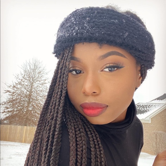 Meet your Posher, Makaila - Picture 2 of 4